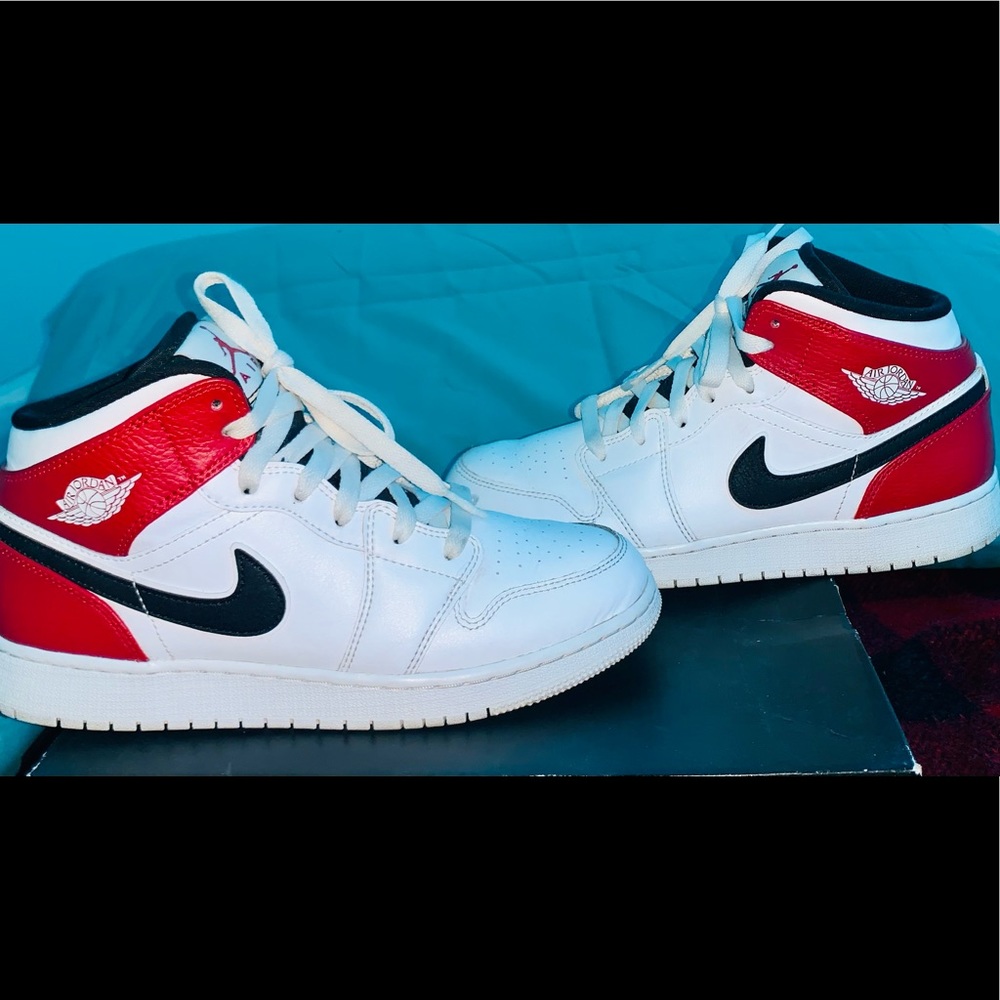 Air Jordan 1 MID (GS) - Picture 3 of 3
